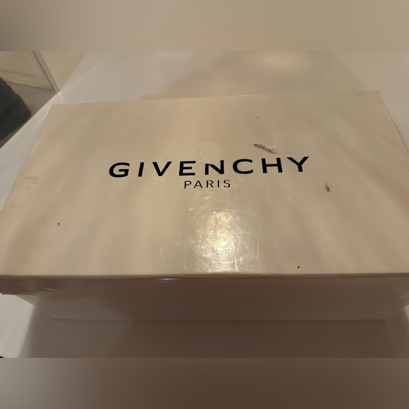 Givenchy Chain Noir Loafer in Black Leather - Picture 11 of 11